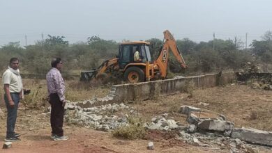 अवैध प्लॉटिंग पर निगम ने की कार्रवाई