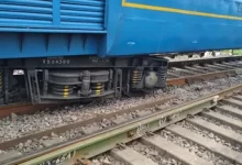 मालगाड़ी के चक्के पटरी से उतरे, मौके पर पहुंचे रेलवे अधिकारी मालगाड़ी के चक्के पटरी से उतरे, मौके पर पहुंचे रेलवे अधिकारी