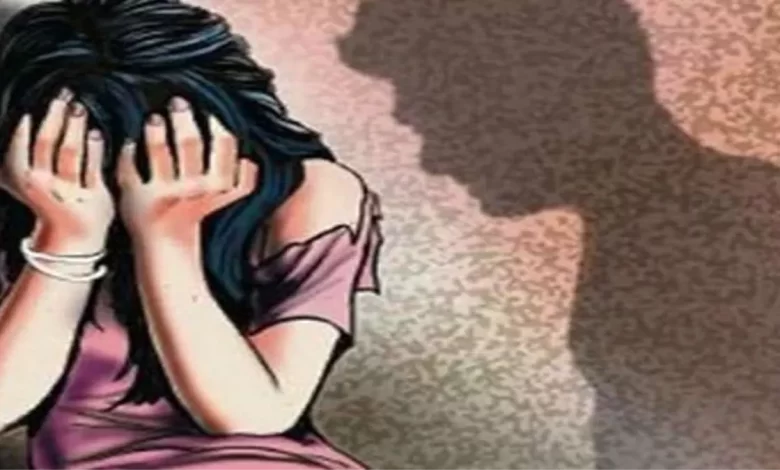 आश्रम से छुट्टी पर गई छात्रा के साथ दुष्कर्म, FIR आश्रम से छुट्टी पर गई छात्रा के साथ दुष्कर्म, FIR