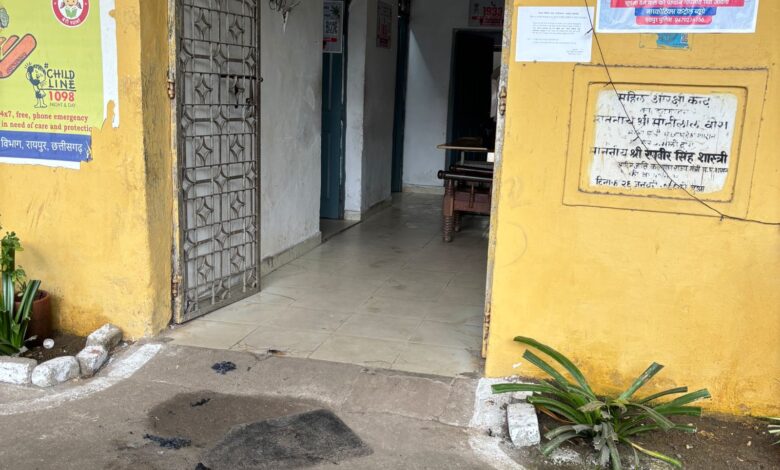 पति के खिलाफ कार्रवाई नहीं होने पर महिला ने थाने में खुद को किया आग के हवाले पति के खिलाफ कार्रवाई नहीं होने पर महिला ने थाने में खुद को किया आग के हवाले