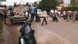 राजधानी में तेज रफ्तार कार और बाइक की आपस में भिड़ंत, तीन घायल राजधानी में तेज रफ्तार कार और बाइक की आपस में भिड़ंत, तीन घायल