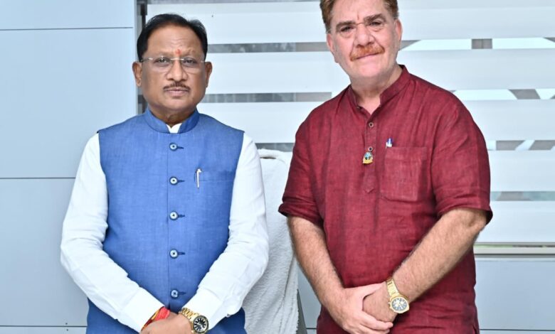 मुख्यमंत्री विष्णु देव साय से हार्टफुलनेस संस्थान के डायरेक्टर चावला ने की सौजन्य भेंट मुख्यमंत्री विष्णु देव साय से हार्टफुलनेस संस्थान के डायरेक्टर चावला ने की सौजन्य भेंट