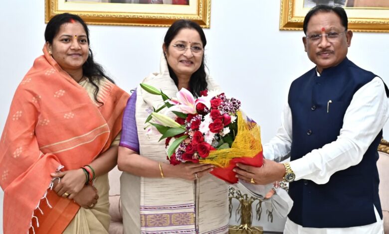 सीएम साय से केंद्रीय महिला व बाल विकास मंत्री श्रीमती अन्नपूर्णा देवी ने की भेंट सीएम साय से केंद्रीय महिला व बाल विकास मंत्री श्रीमती अन्नपूर्णा देवी ने की भेंट