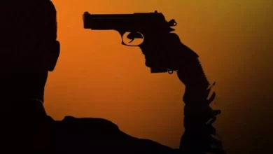 सीआरपीएफ के जवान ने खुद को गोली मारकर की आत्महत्या, मिला सुसाइड नोट सीआरपीएफ के जवान ने खुद को गोली मारकर की आत्महत्या, मिला सुसाइड नोट