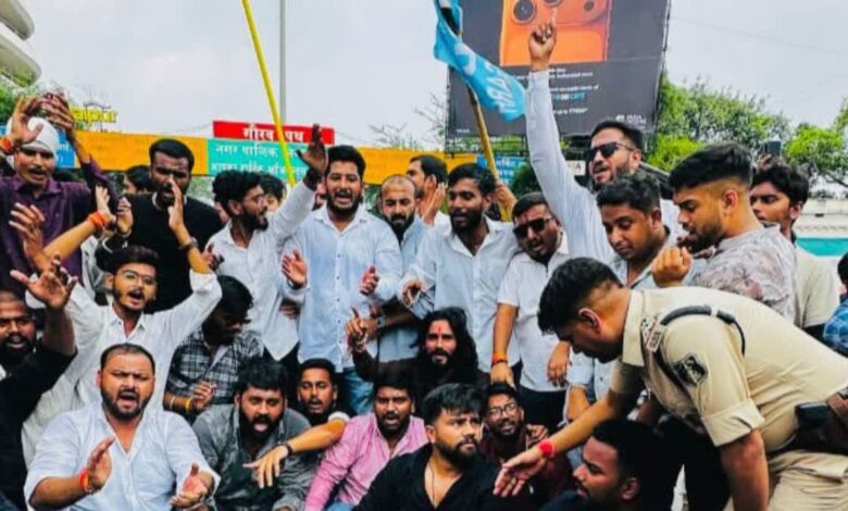 गृहमंत्री के खिलाफ कांग्रेस का हल्ला बोल गृहमंत्री के खिलाफ कांग्रेस का हल्ला बोल