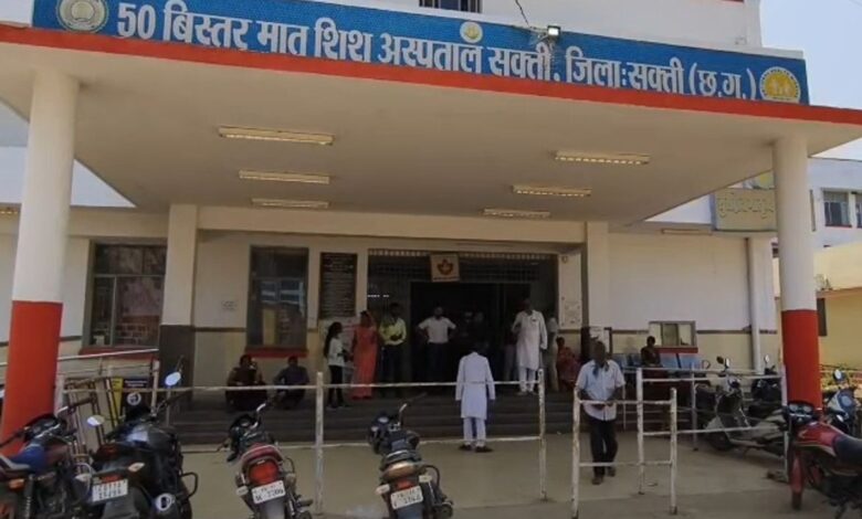सक्ती बीएमओ की मनमानी पांच महीने से ऑपरेशन थिएटर में ताला, चिरायु वाहनों का भुगतान नहीं सक्ती बीएमओ की मनमानी पांच महीने से ऑपरेशन थिएटर में ताला, चिरायु वाहनों का भुगतान नहीं