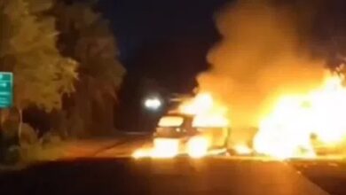 बोलेरो और कार में भिड़ंत, दो युवकों की जलकर मौत