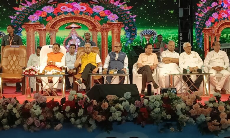 अग्रवाल सभा द्वारा निकाली गई भव्य शोभा यात्रा अग्रवाल सभा द्वारा निकाली गई भव्य शोभा यात्रा