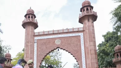 अलीगढ़ मुस्लिम यूनिवर्सिटी में नवरात्रि के दौरान शाकाहारी भोजन की मांग अलीगढ़ मुस्लिम यूनिवर्सिटी में नवरात्रि के दौरान शाकाहारी भोजन की मांग