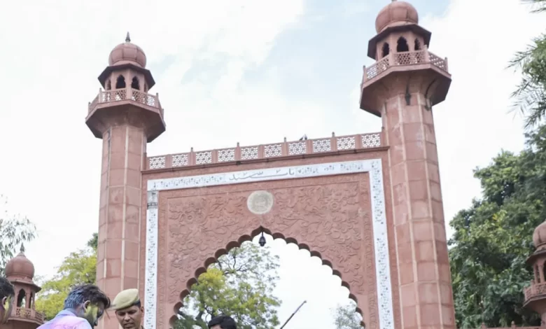 अलीगढ़ मुस्लिम यूनिवर्सिटी में नवरात्रि के दौरान शाकाहारी भोजन की मांग अलीगढ़ मुस्लिम यूनिवर्सिटी में नवरात्रि के दौरान शाकाहारी भोजन की मांग