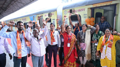 850 श्रद्धालुओं का जत्था अयोध्या धाम रवाना, बाजे गाजे के साथ किया स्वागत 850 श्रद्धालुओं का जत्था अयोध्या धाम रवाना, बाजे गाजे के साथ किया स्वागत