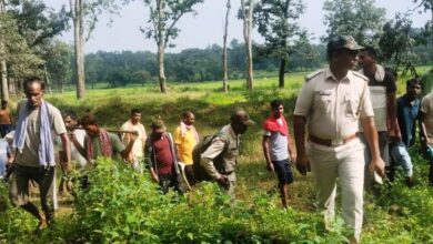 वन अतिक्रमण रोकने बम्हनी क्षेत्र के ग्रामीणों को किया जागरूक