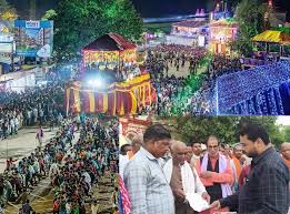 राजा को रथ पर बैठाने की मांग पर अड़े पटेल से विवाद के बीच फूल रथ की हुई परिक्रमा राजा को रथ पर बैठाने की मांग पर अड़े पटेल से विवाद के बीच फूल रथ की हुई परिक्रमा