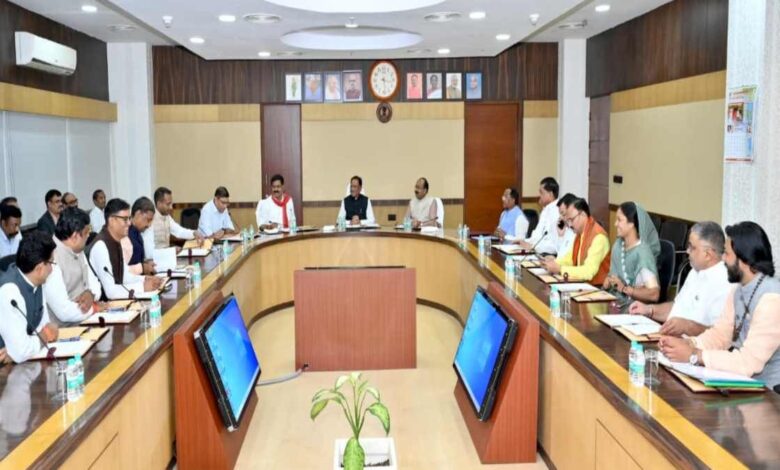 कैबिनेट बैठक शुरू: किसानों, स्वास्थ्य और शिक्षा को लेकर अहम निर्णय संभावित कैबिनेट बैठक शुरू: किसानों, स्वास्थ्य और शिक्षा को लेकर अहम निर्णय संभावित
