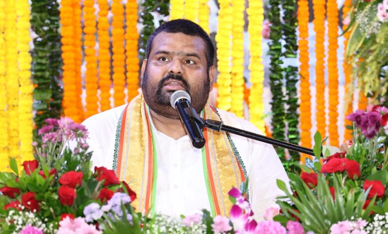 भीतर की अनंत शक्ति का सच्चा ज्ञान स्वयं को जानने से होता है। भीतर की अनंत शक्ति का सच्चा ज्ञान स्वयं को जानने से होता है।