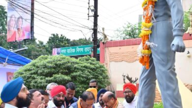 सीएम साय ने अमर शहीद भगत सिंह की प्रतिमा पर माल्यार्पण कर किया नमन सीएम साय ने अमर शहीद भगत सिंह की प्रतिमा पर माल्यार्पण कर किया नमन