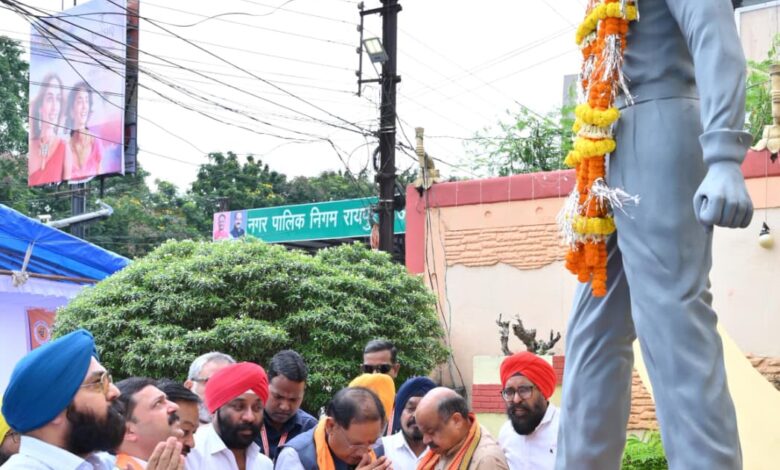 सीएम साय ने अमर शहीद भगत सिंह की प्रतिमा पर माल्यार्पण कर किया नमन सीएम साय ने अमर शहीद भगत सिंह की प्रतिमा पर माल्यार्पण कर किया नमन