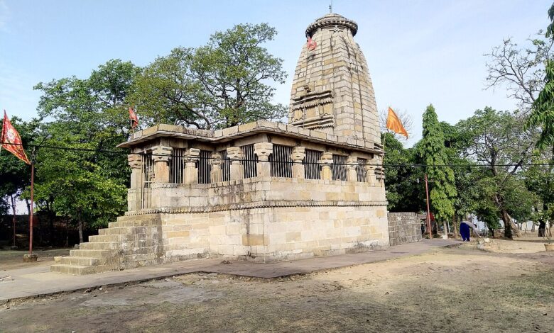 चतुरगढ़ में स्थापित है महिषासुर मर्दिनी की 18 भुजाओं वाली अद्भुत मूर्ति चतुरगढ़ में स्थापित है महिषासुर मर्दिनी की 18 भुजाओं वाली अद्भुत मूर्ति