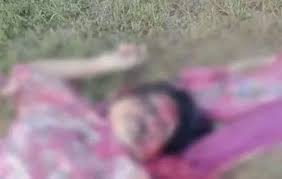 महिला की सर कुचली लाश मिली, दुष्कर्म की आशंका महिला की सर कुचली लाश मिली, दुष्कर्म की आशंका
