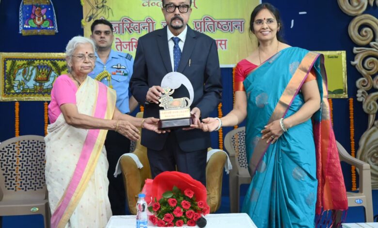 जीवन में भौतिक सफलता के साथ अच्छा इंसान बनना भी जरूरी: राज्यपाल जीवन में भौतिक सफलता के साथ अच्छा इंसान बनना भी जरूरी: राज्यपाल