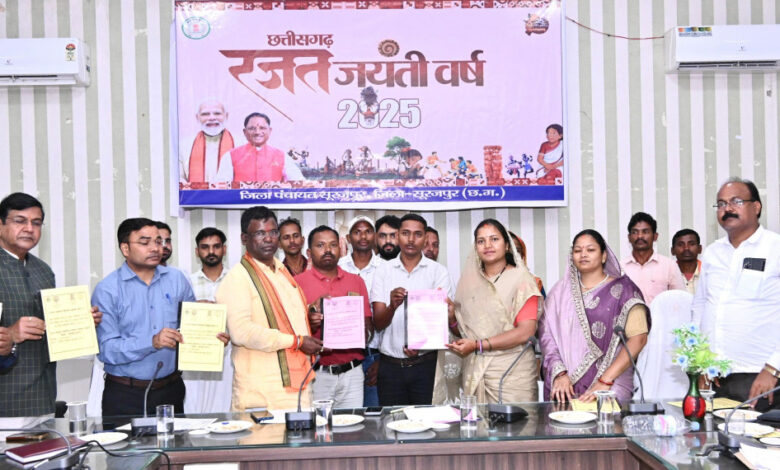 ग्राम पंचायत में डिजिटल सुविधा केंद्र से ग्रामीणों को बैंकिंग सेवाओं का मिल रहा लाभ: लक्ष्मी राजवाड़े ग्राम पंचायत में डिजिटल सुविधा केंद्र से ग्रामीणों को बैंकिंग सेवाओं का मिल रहा लाभ: लक्ष्मी राजवाड़े
