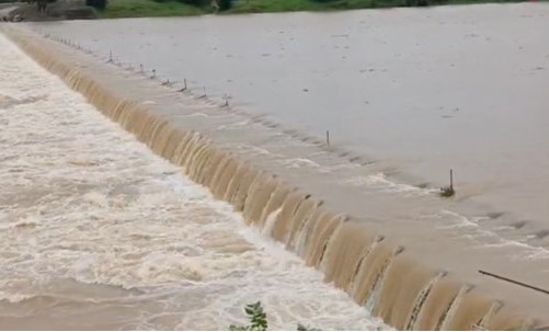 गंगरेल का जलस्तर बढ़ा, महानदी किनारे रहने वाले ग्रामों को सतर्क रहने की अपील गंगरेल का जलस्तर बढ़ा, महानदी किनारे रहने वाले ग्रामों को सतर्क रहने की अपील