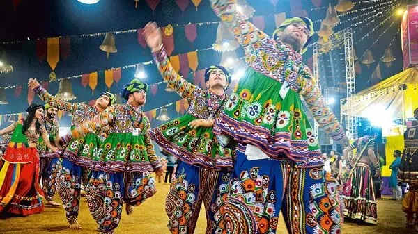 नवरात्रि और गरबा उत्सव के लिए जिला प्रशासन के निर्देश, डीजे पर पूर्ण प्रतिबंध नवरात्रि और गरबा उत्सव के लिए जिला प्रशासन के निर्देश, डीजे पर पूर्ण प्रतिबंध