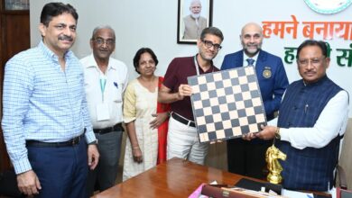 सीएम से ग्रैंडमास्टर प्रवीण महादेव थिप्से ने की भेंट