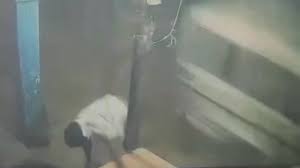 खेत से मूंगफली खाने को लेकर विवाद में पिता-पुत्र की कार से कुचलकर हत्या खेत से मूंगफली खाने को लेकर विवाद में पिता-पुत्र की कार से कुचलकर हत्या
