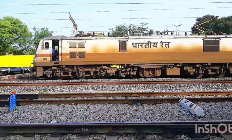 सर्विस रिवाल्वर, 4 मैगजीन, 24 जिंदा कारतूस और मोबाइल के साथ ITBP के ASI और हेड कॉन्स्टेबल का पिट्ठू बैग पार सर्विस रिवाल्वर, 4 मैगजीन, 24 जिंदा कारतूस और मोबाइल के साथ ITBP के ASI और हेड कॉन्स्टेबल का पिट्ठू बैग पार
