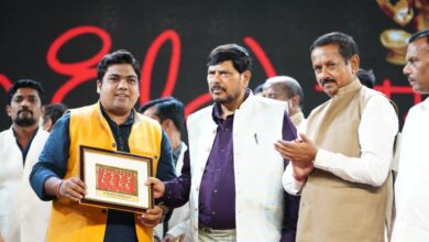 चक्रधर समारोह 2025: काव्य संध्या में गूंजा हास्य, वीर रस और व्यंग्य का संगम