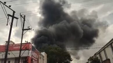 रायपुर: भनपुरी स्थित थिनर फैक्ट्री में भीषण आग, दमकल की गाड़ियां मौके पर रायपुर: भनपुरी स्थित थिनर फैक्ट्री में भीषण आग, दमकल की गाड़ियां मौके पर