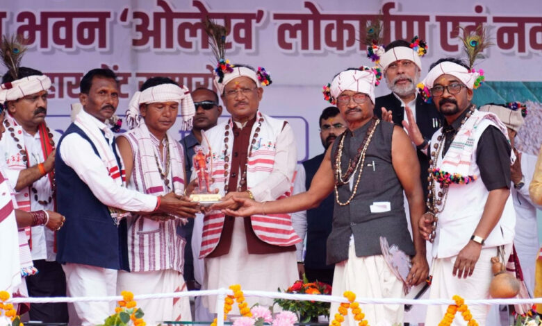राज्य सरकार जनजातीय समाज के समग्र विकास के लिए कटिबद्ध: सीएम राज्य सरकार जनजातीय समाज के समग्र विकास के लिए कटिबद्ध: सीएम