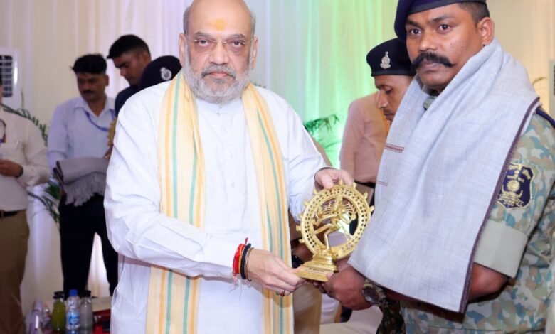 कर्रेगुट्टालु पहाड़ी पर ‘ऑपरेशन ब्लैक फॉरेस्ट’ को अंजाम देने वाले जवानों को गृह मंत्री ने किया सम्मानित कर्रेगुट्टालु पहाड़ी पर ‘ऑपरेशन ब्लैक फॉरेस्ट’ को अंजाम देने वाले जवानों को गृह मंत्री ने किया सम्मानित