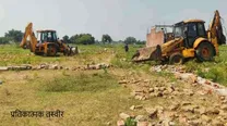 भाठागांव इलाके में करीब पांच एकड़ क्षेत्र में की जा रही अवैध प्लॉटिंग पर की कार्रवाई भाठागांव इलाके में करीब पांच एकड़ क्षेत्र में की जा रही अवैध प्लॉटिंग पर की कार्रवाई