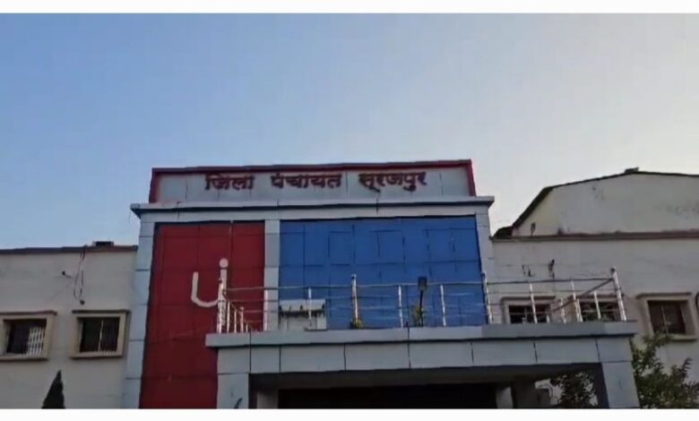 आवास निर्माण कार्य में लापरवाही पंचायत सचिव निलंबित आवास निर्माण कार्य में लापरवाही पंचायत सचिव निलंबित