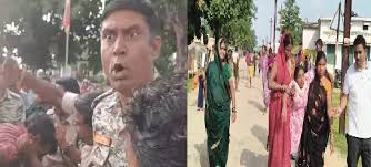 दुर्गा पंडाल को लेकर दो समाज के लोग आपस में भिड़े, महिला कांस्टेबल गंभीर दुर्गा पंडाल को लेकर दो समाज के लोग आपस में भिड़े, महिला कांस्टेबल गंभीर