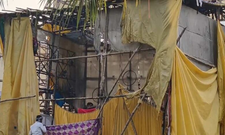 दुर्गा पंडाल में लगी आग, शॉर्ट सर्किट से हुआ हादसा दुर्गा पंडाल में लगी आग, शॉर्ट सर्किट से हुआ हादसा