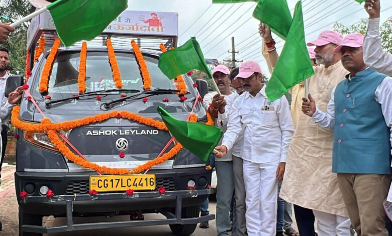 पीएम सूर्य घर योजना के जागरूकता रथ को वन मंत्री ने दिखाई हरी झंडी पीएम सूर्य घर योजना के जागरूकता रथ को वन मंत्री ने दिखाई हरी झंडी