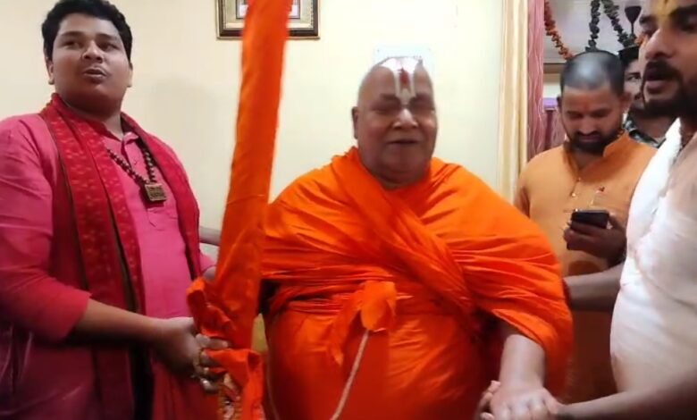जगद्गुरु रामभद्राचार्य का बयान: धर्मांतरण और नक्सलवाद का खात्मा, हिंदू राष्ट्र का सपना जगद्गुरु रामभद्राचार्य का बयान: धर्मांतरण और नक्सलवाद का खात्मा, हिंदू राष्ट्र का सपना