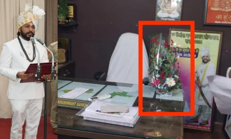 3 घंटे इंतजार के बाद भी मुलाकात न होने [पर खाली कुर्सी पर बुके रख वापस लौटे मंत्री के सोसाइटी वाले 3 घंटे इंतजार के बाद भी मुलाकात न होने [पर खाली कुर्सी पर बुके रख वापस लौटे मंत्री के सोसाइटी वाले