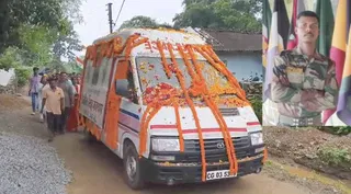 मणिपुर में शहीद हुए बस्तर के जवान रंजीत सिंह कश्यप को नम आंखों से विदाई मणिपुर में शहीद हुए बस्तर के जवान रंजीत सिंह कश्यप को नम आंखों से विदाई