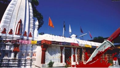 महामाया मंदिर में दो गुटों के बीच चाकूबाजी, दो गंभीर