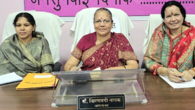 युवती का नाबालिग से सम्बन्ध, शादी से इंकार पर मांगे 50 लाख, महिला आयोग पहुंची शिकायत