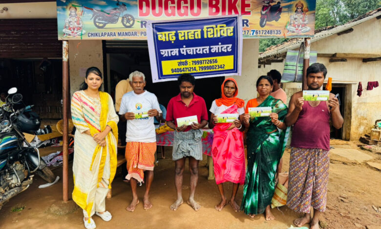 बाढ़ प्रभावित मांदर के ग्रामीणों को सहकारी बैंक से मिली मदद बाढ़ प्रभावित मांदर के ग्रामीणों को सहकारी बैंक से मिली मदद