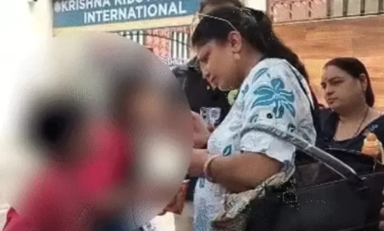 छत्तीसगढ़: स्कूल टीचर पर 6 साल की बच्ची को अगरबत्ती से जलाने का आरोप छत्तीसगढ़: स्कूल टीचर पर 6 साल की बच्ची को अगरबत्ती से जलाने का आरोप