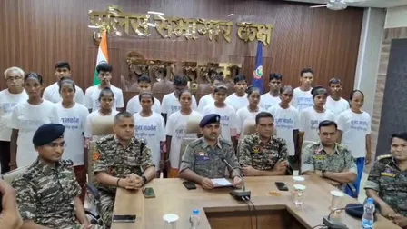 सुकमा में 20 नक्सलियों ने किया आत्मसमर्पण, 9 महिलाएं और 11 पुरुष शामिल सुकमा में 20 नक्सलियों ने किया आत्मसमर्पण, 9 महिलाएं और 11 पुरुष शामिल