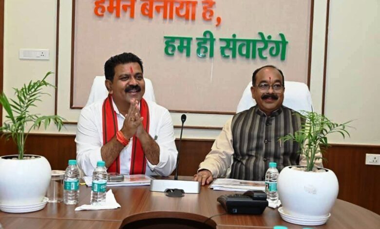 बस्तर ओलंपिक में 40 हजार से अधिक खिलाड़ी 11 खेलों में दिखाएंगे कौशल, डिप्टी सीएम द्वय ने की समीक्षा बस्तर ओलंपिक में 40 हजार से अधिक खिलाड़ी 11 खेलों में दिखाएंगे कौशल, डिप्टी सीएम द्वय ने की समीक्षा