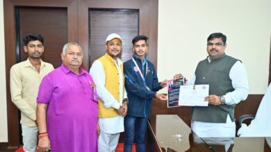 आईडीसी कैम्प में राज्य का प्रतिनिधित्व करने वाले ओमप्रकाश स्कूल शिक्षा मंत्री से मिले