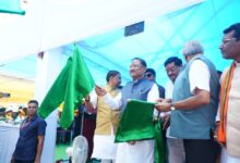 अब राजिम जुड़ा रेल नेटवर्क से, सीएम ने नई ट्रेन को दिखाई हरी झंडी अब राजिम जुड़ा रेल नेटवर्क से, सीएम ने नई ट्रेन को दिखाई हरी झंडी